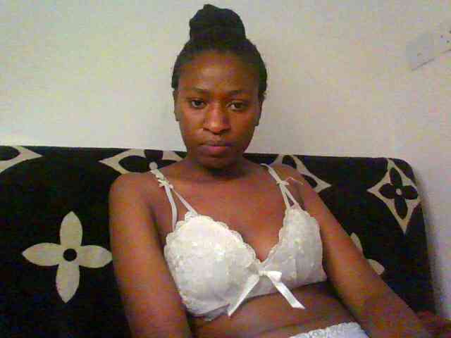 prettiegurlshanie webcam