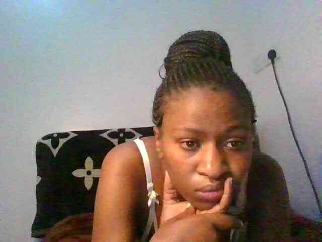 prettiegurlshanie webcam
