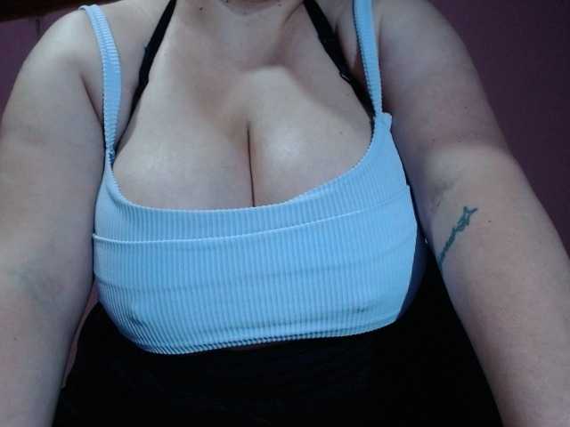 yekamontes live cam on BongaCams