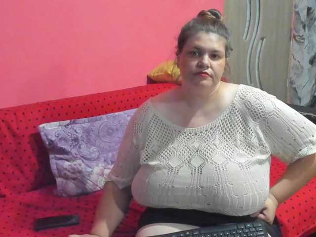 Ionysexylipspussy live cam on BongaCams