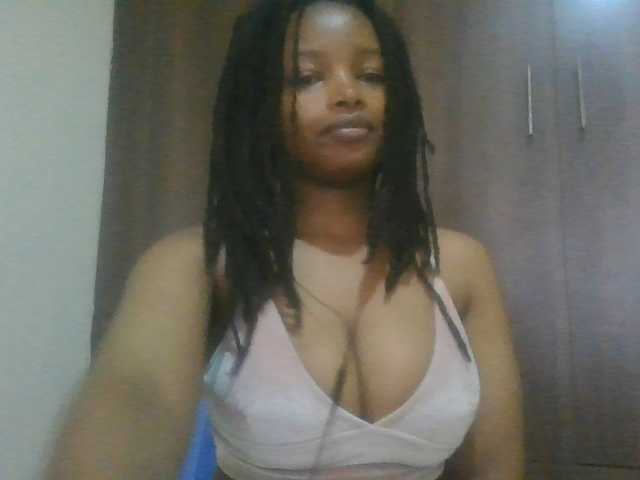 le modèle MidnightMuse-1 est en webcam porno dans un show sur le site bongacams, il possède les tags suivants: Ebony,Brunette,Hairy