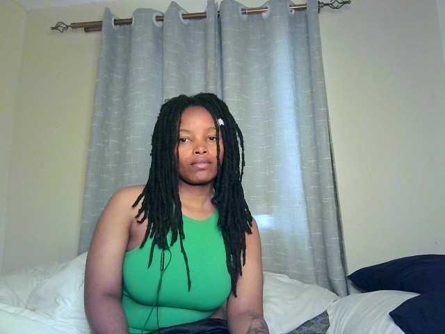 MidnightMuse-1 live cam on BongaCams