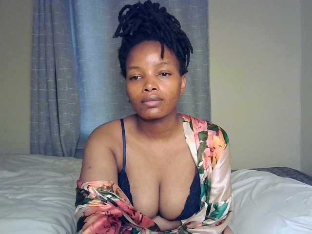 MidnightMuse-1 live cam on BongaCams