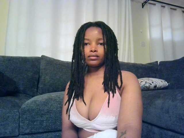 le modèle MidnightMuse-1 est en webcam porno dans un show sur le site bongacams, il possède les tags suivants: Ebony,Brunette,Hairy