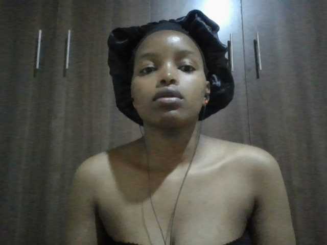 MidnightMuse-1, en directo ahora en BongaCams