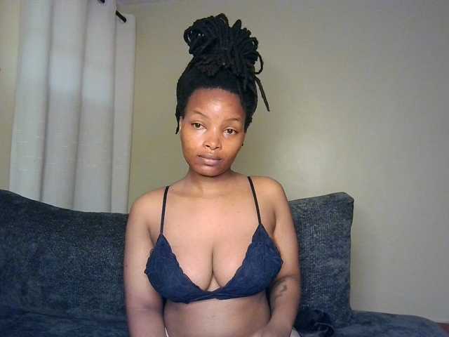 MidnightMuse-1 live cam on BongaCams