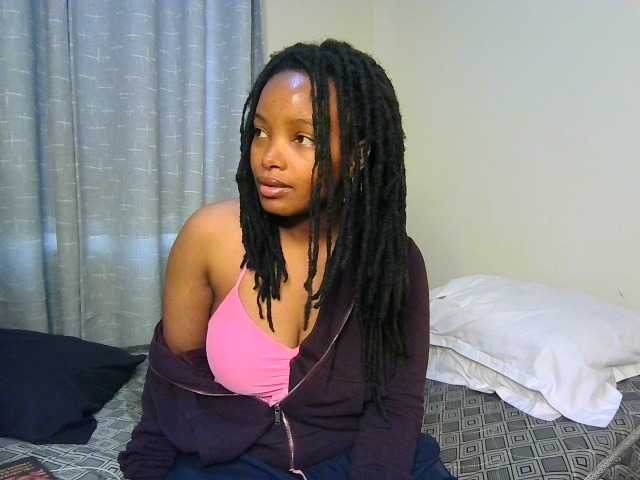 MidnightMuse-1 live cam on BongaCams