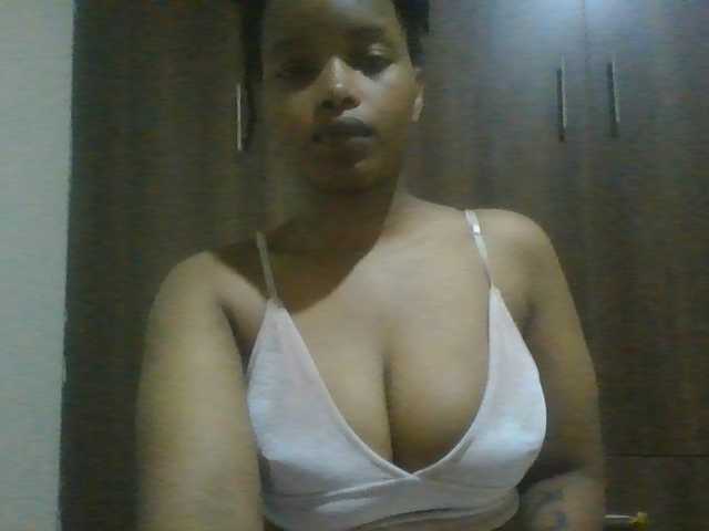 MidnightMuse-1 — live female cam