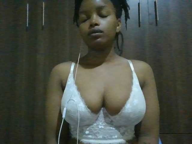 MidnightMuse-1 live cam on BongaCams