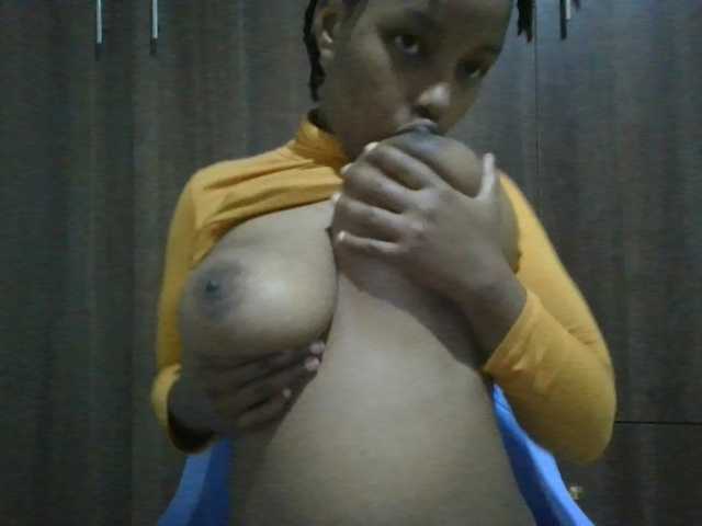 MidnightMuse-1 live cam on BongaCams