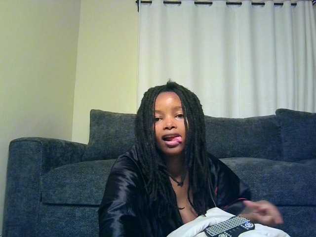 MidnightMuse-1 live cam on BongaCams