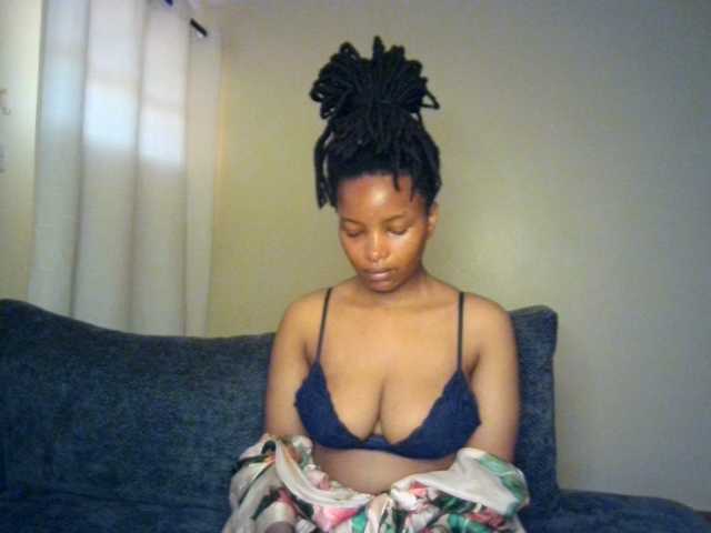 MidnightMuse-1 live cam on BongaCams