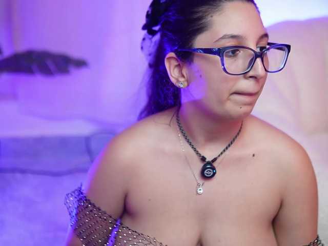 MaeveSun live cam on BongaCams