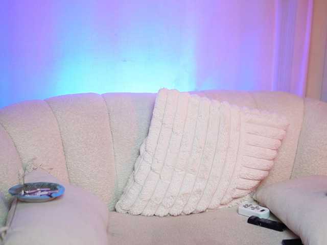MaeveSun, live now on BongaCams