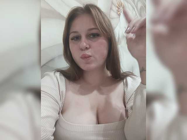 Mikayay live webcam show