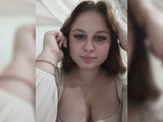 Mikayay live webcam show