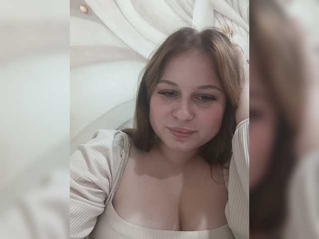 Mikayay live webcam show