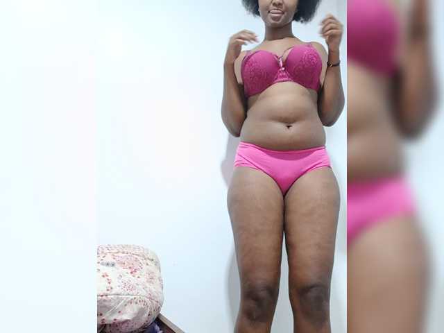 Prettyval77 live webcam show