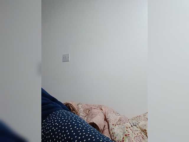 Prettyval77 live webcam show