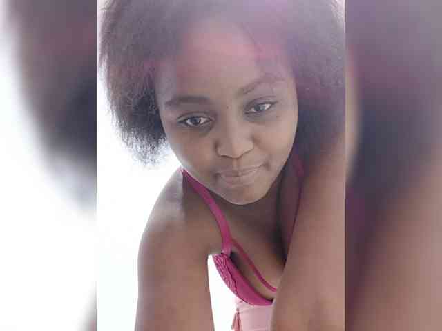 Prettyval77 webcam