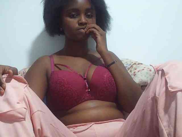 Prettyval77 webcam
