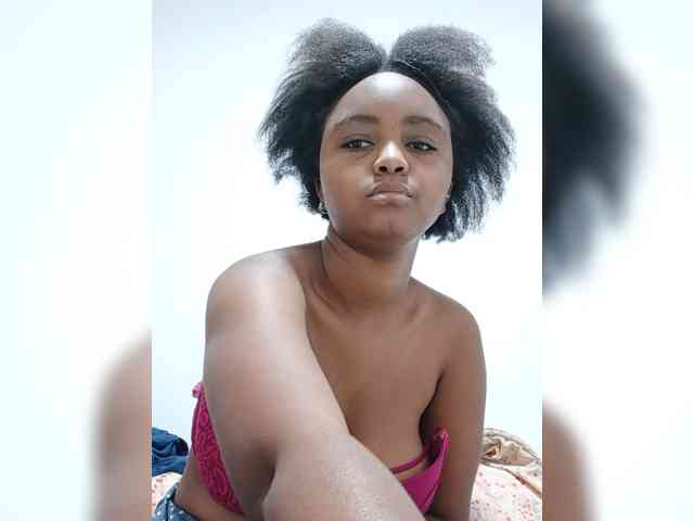 Prettyval77 webcam