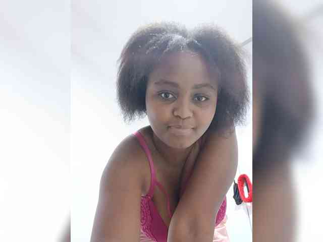 Prettyval77 webcam