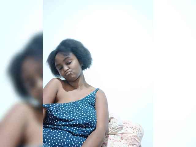 Prettyval77 webcam