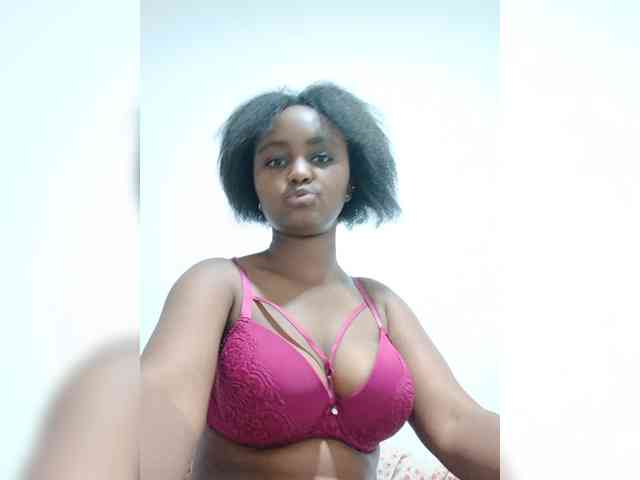 Prettyval77 webcam