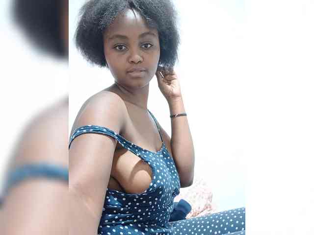 Prettyval77 webcam