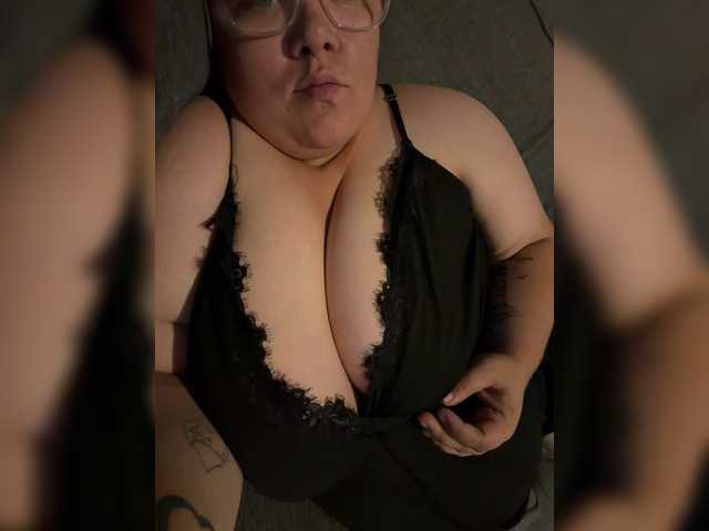 HoneyHazelX live cam on BongaCams
