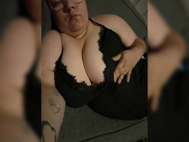 HoneyHazelX live cam on BongaCams