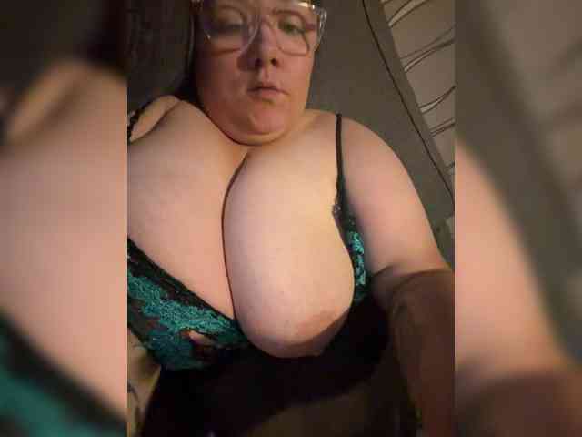 HoneyHazelX webcam