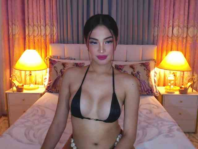SaphroniaMaxwell Live Webcam on BongaCams