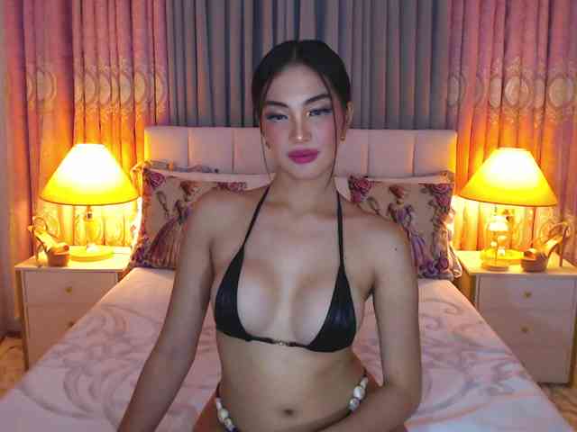 SaphroniaMaxwell Live Webcam on BongaCams