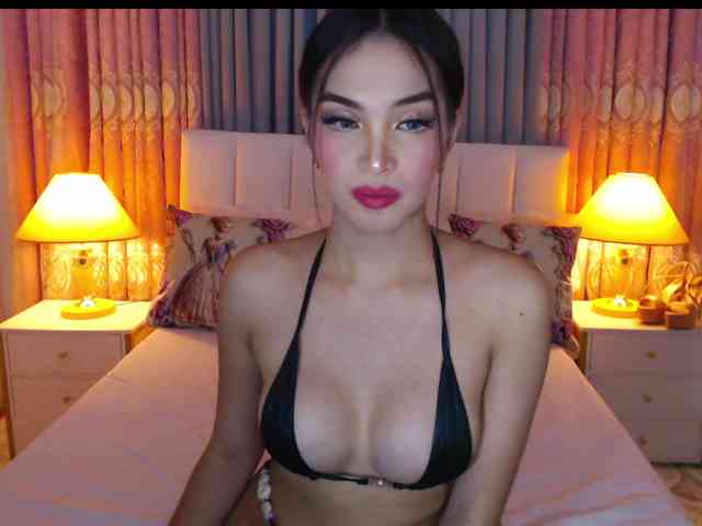 SaphroniaMaxwell Live Webcam on BongaCams