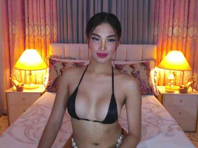 SaphroniaMaxwell Live Webcam on BongaCams