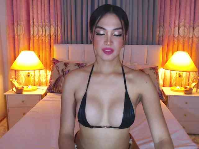 SaphroniaMaxwell Live Webcam on BongaCams