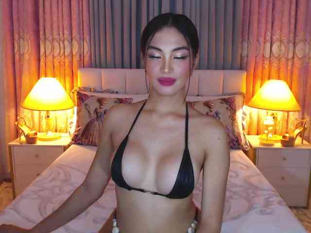 SaphroniaMaxwell Live Webcam on BongaCams