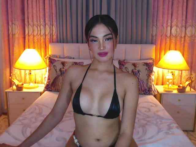 SaphroniaMaxwell Live Webcam on BongaCams