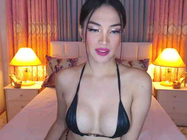 SaphroniaMaxwell Live Webcam on BongaCams