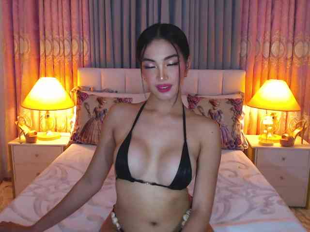 SaphroniaMaxwell Live Webcam on BongaCams