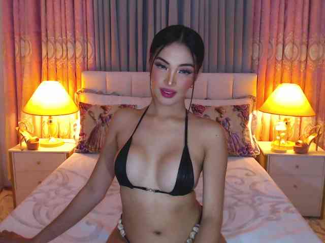 SaphroniaMaxwell Live Webcam on BongaCams