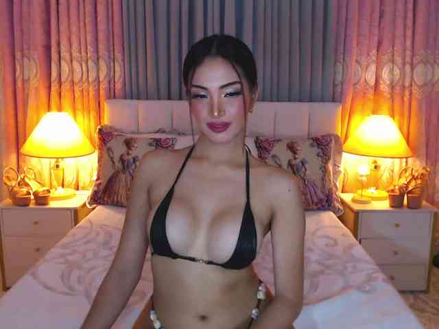 SaphroniaMaxwell Live Webcam on BongaCams