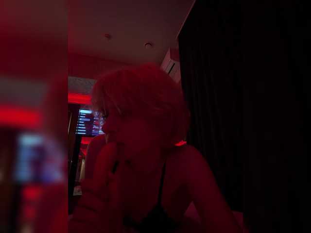 Gooogboy live cam on BongaCams