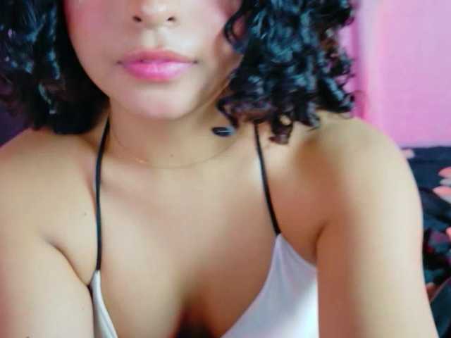 Luluupeach69 live cam on BongaCams