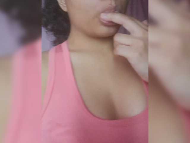 Luluupeach69 live cam on BongaCams