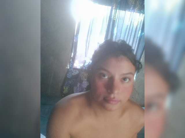 Luluupeach69 live cam on BongaCams