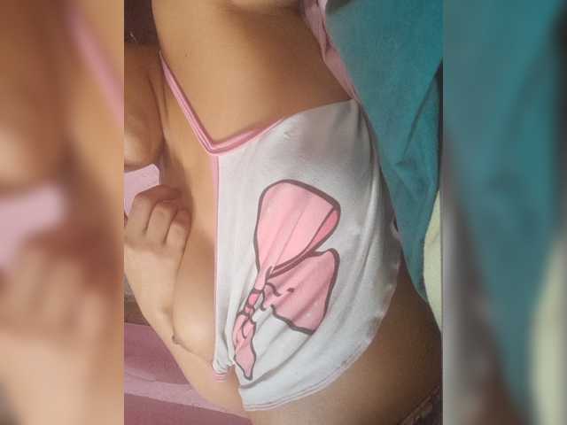 Luluupeach69 live cam on BongaCams