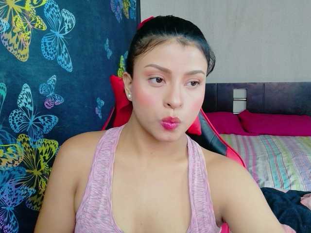 Luluupeach69 live cam on BongaCams